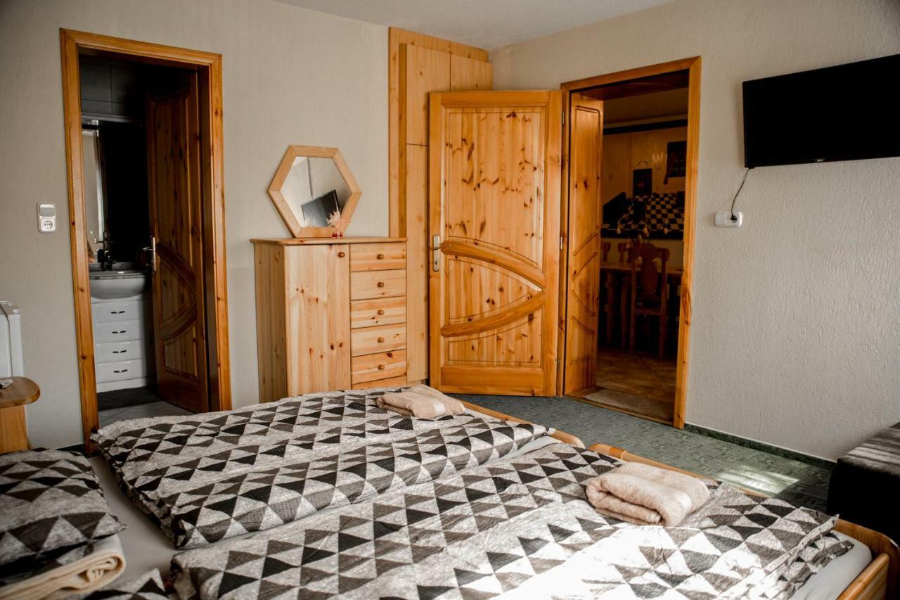 Berger Pince-Vendeghaz, Hajosi Pincek Hotel Eksteriør billede